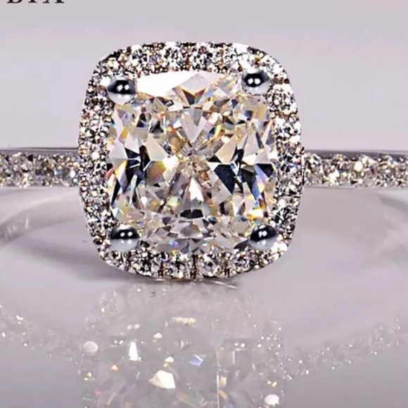 ☆☆Sterling silver Emerald Cut Diamond Halo Ring - Picture 6 of 7